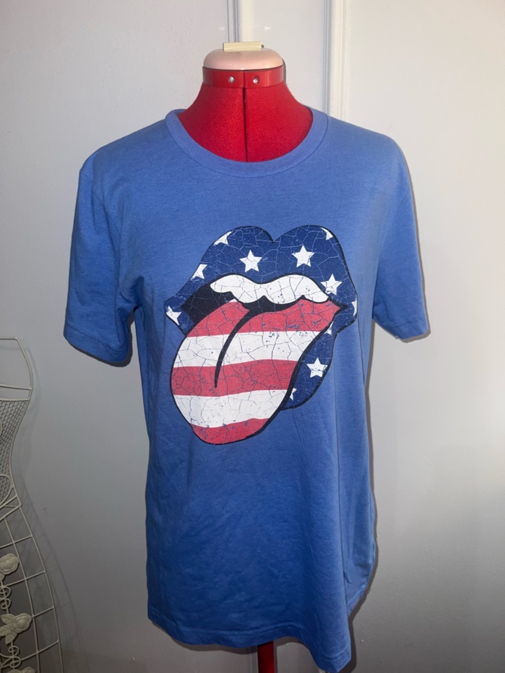 Blue Graphic Tee with Star-Spangled Tongue Print 250 years USA size medium